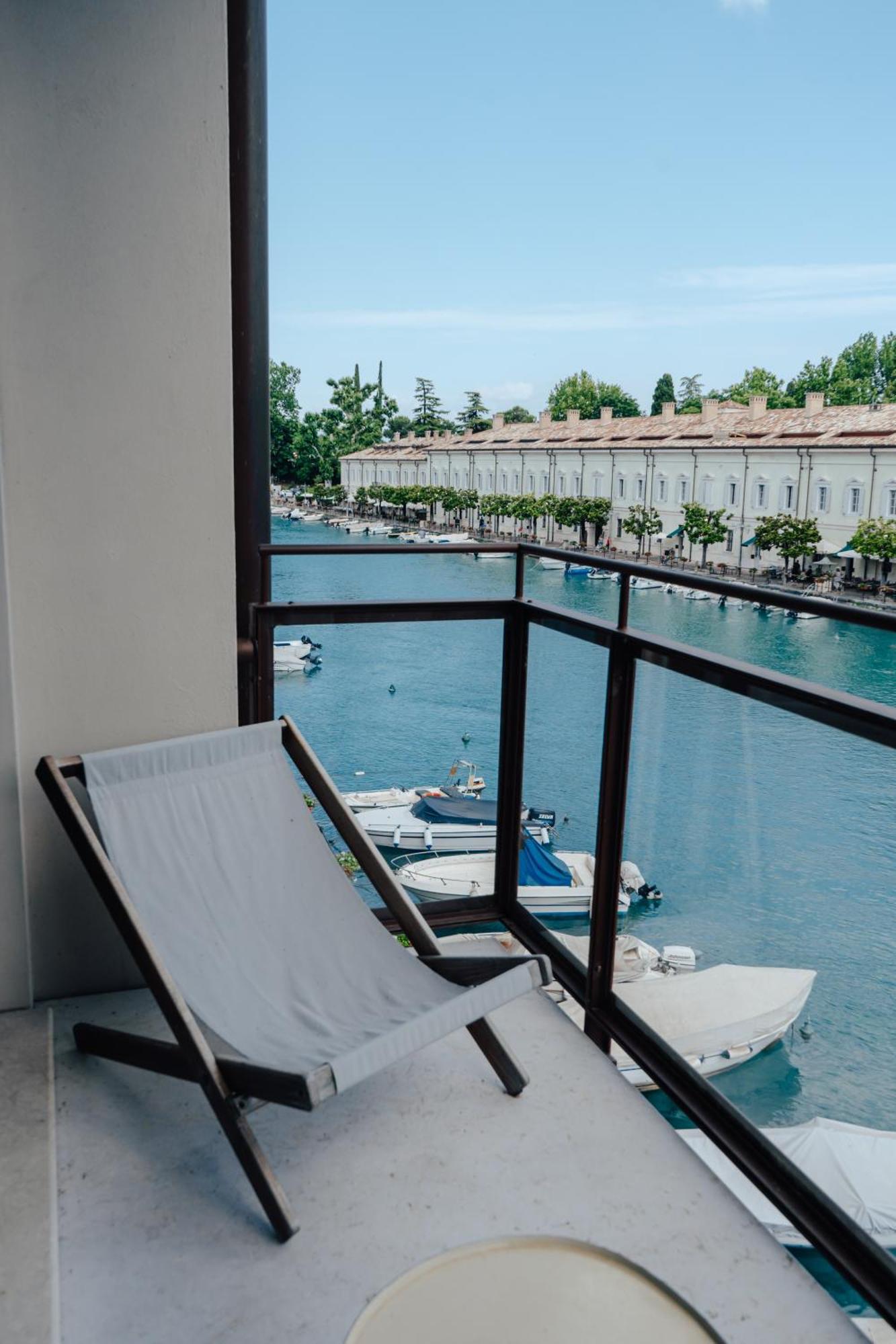 C House Rooms Lake เปสเคียรา เดล การ์ดา ภายนอก รูปภาพ