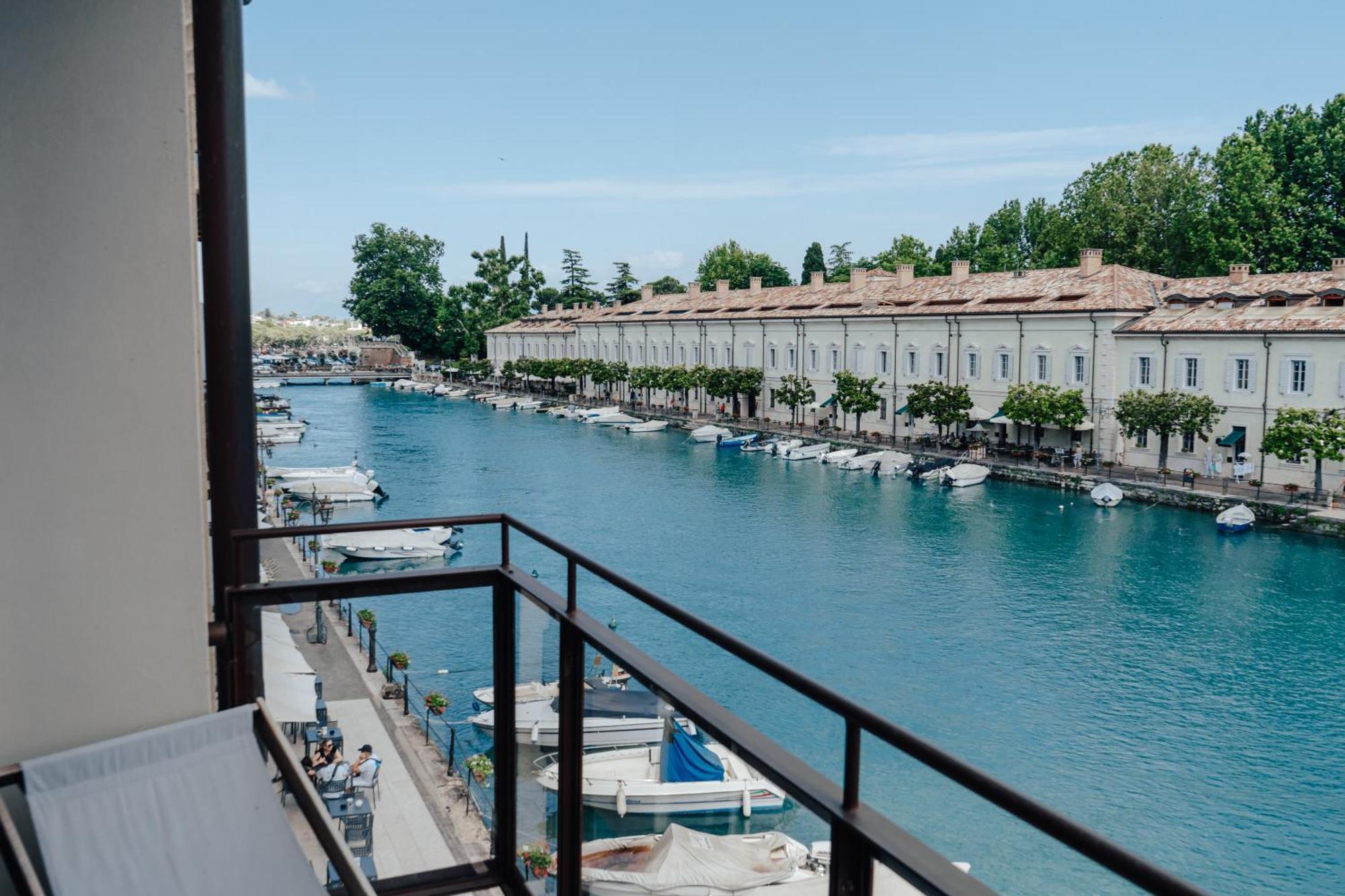 C House Rooms Lake เปสเคียรา เดล การ์ดา ภายนอก รูปภาพ