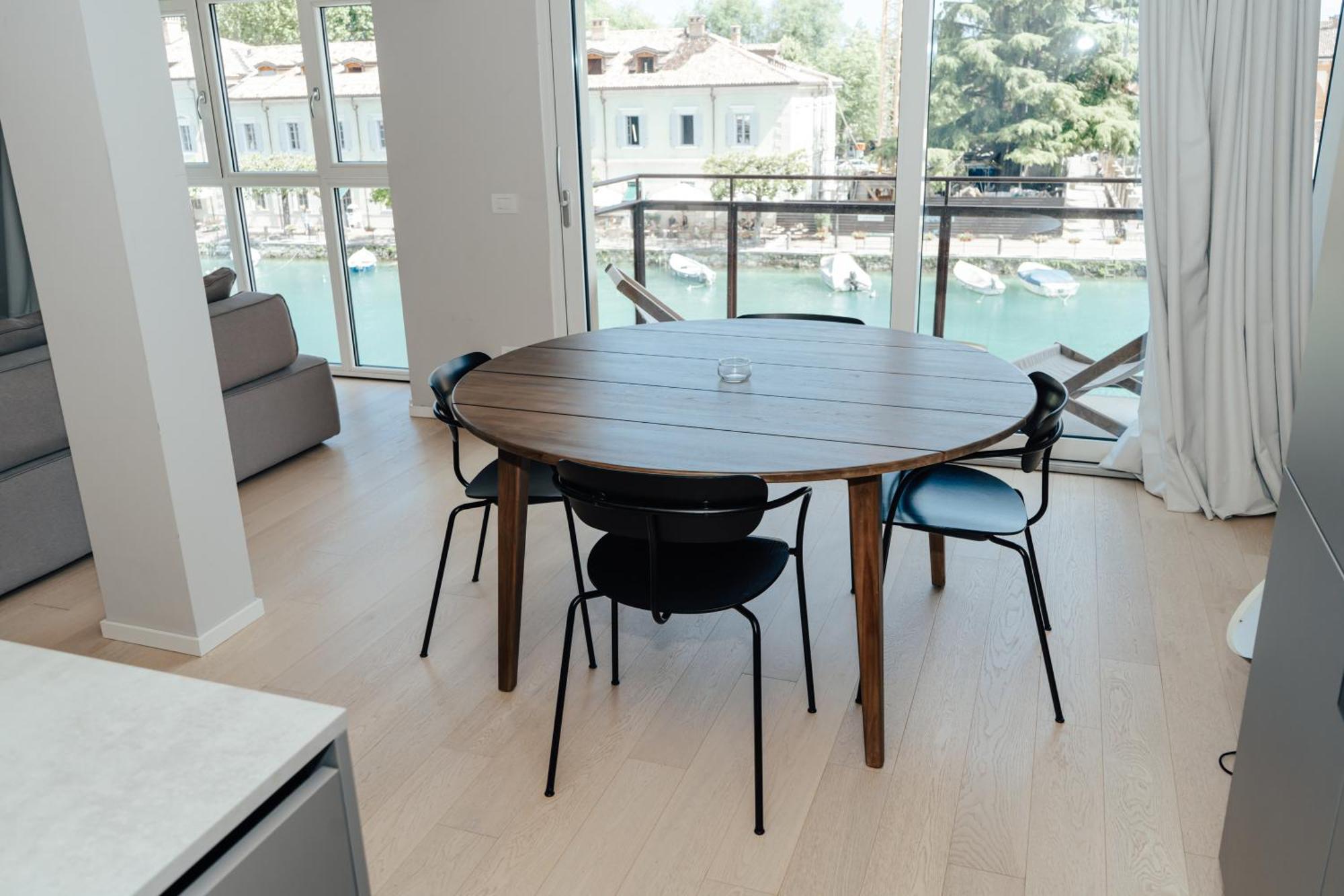 C House Rooms Lake เปสเคียรา เดล การ์ดา ภายนอก รูปภาพ