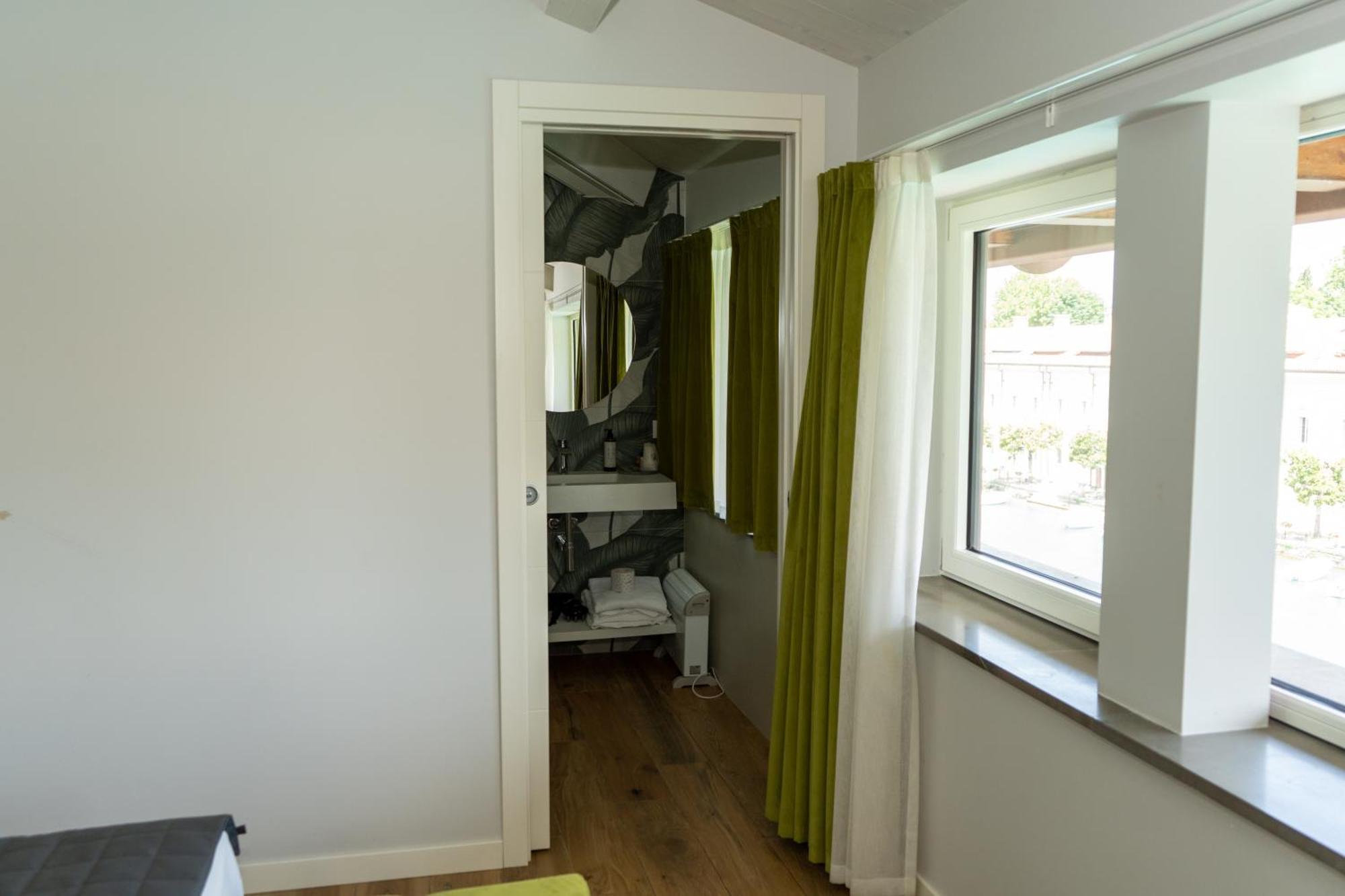 C House Rooms Lake เปสเคียรา เดล การ์ดา ภายนอก รูปภาพ