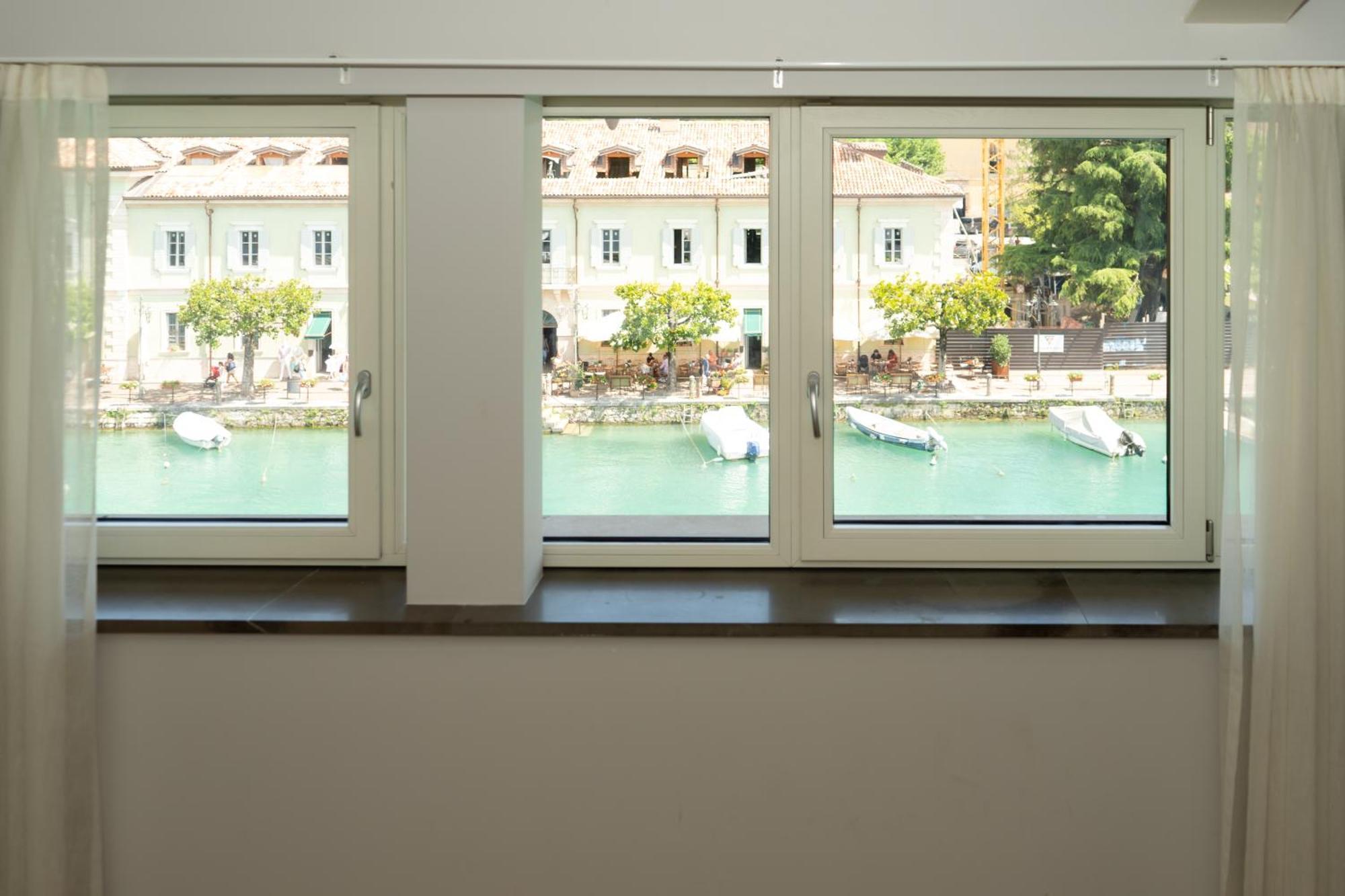 C House Rooms Lake เปสเคียรา เดล การ์ดา ภายนอก รูปภาพ