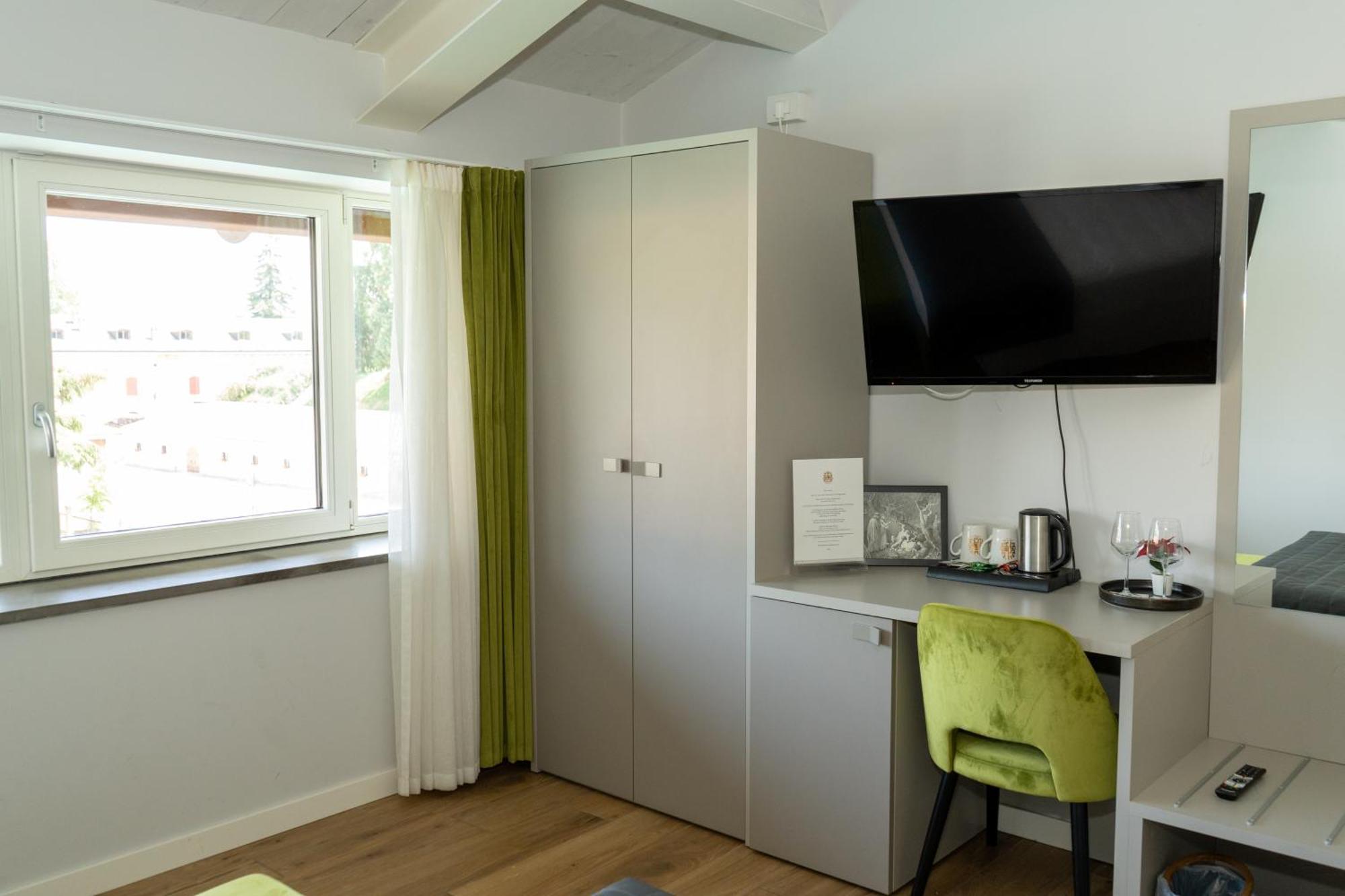 C House Rooms Lake เปสเคียรา เดล การ์ดา ภายนอก รูปภาพ