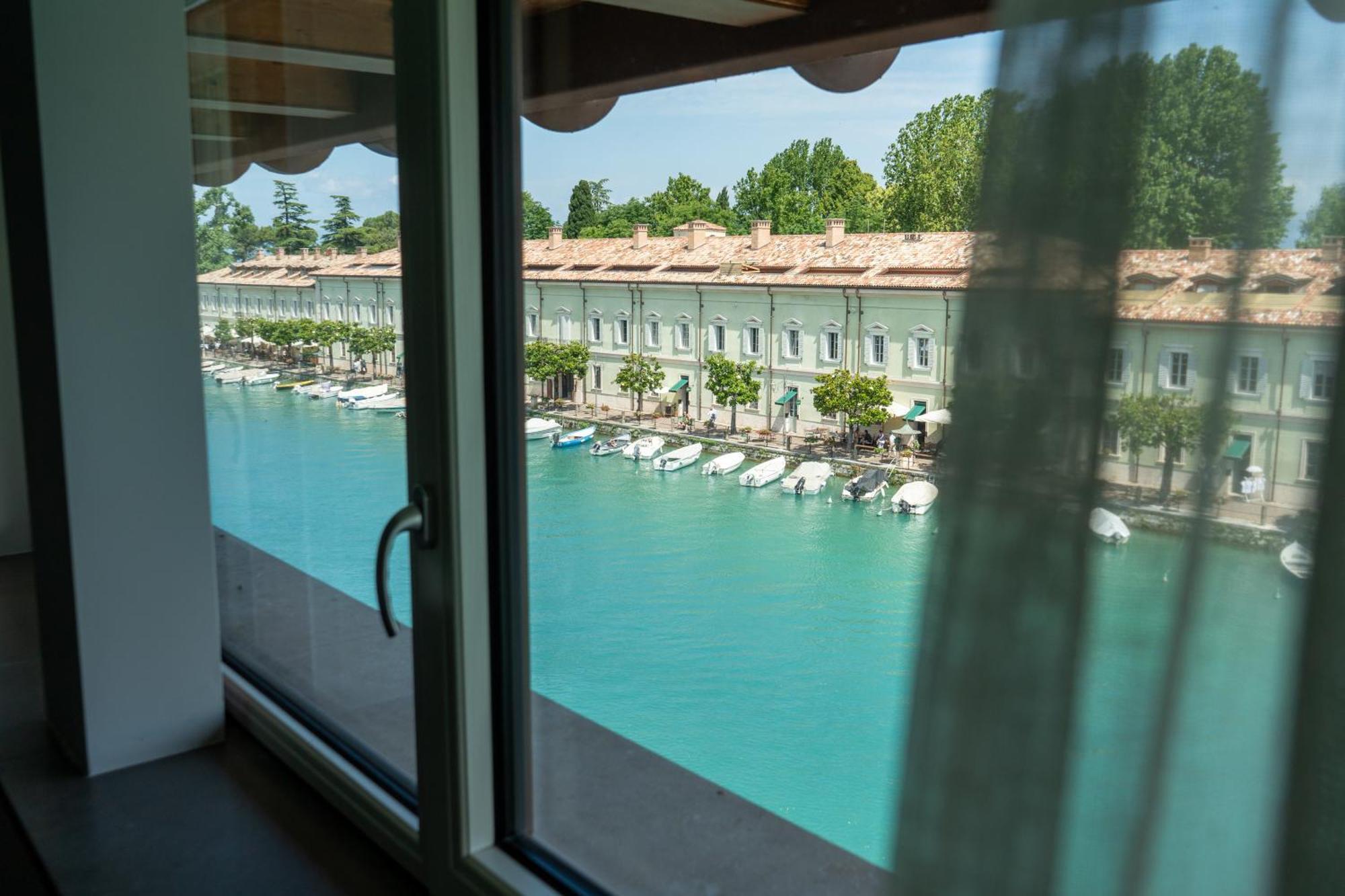 C House Rooms Lake เปสเคียรา เดล การ์ดา ภายนอก รูปภาพ