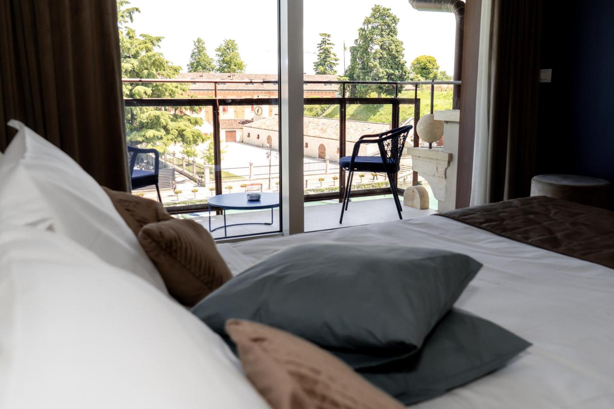 C House Rooms Lake เปสเคียรา เดล การ์ดา ภายนอก รูปภาพ