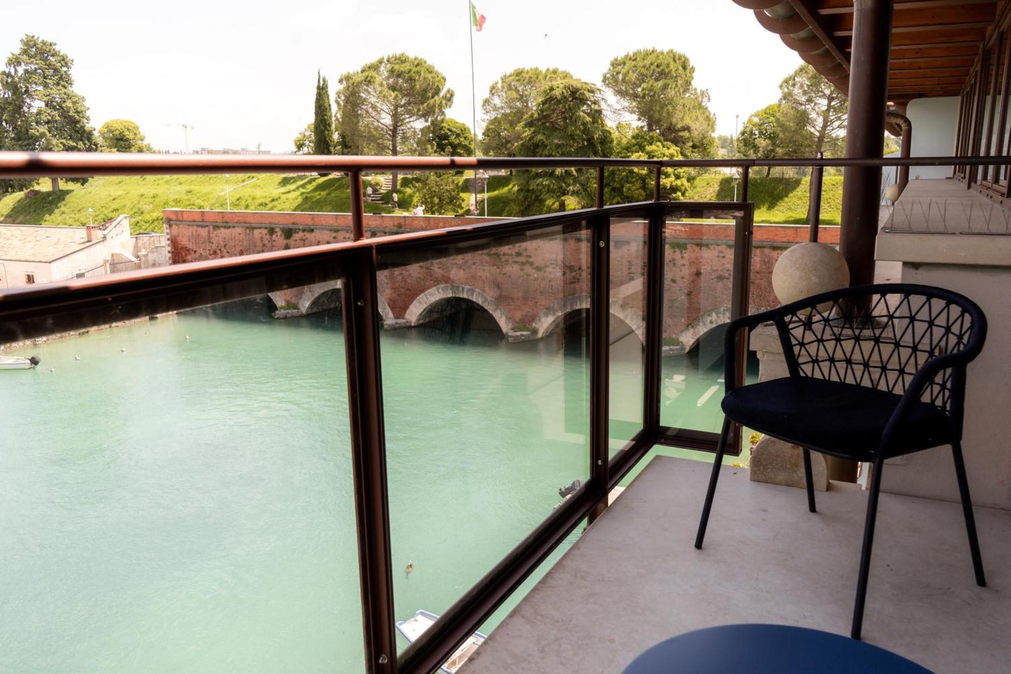 C House Rooms Lake เปสเคียรา เดล การ์ดา ภายนอก รูปภาพ