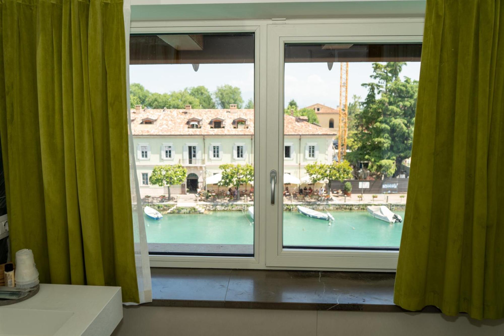C House Rooms Lake เปสเคียรา เดล การ์ดา ภายนอก รูปภาพ